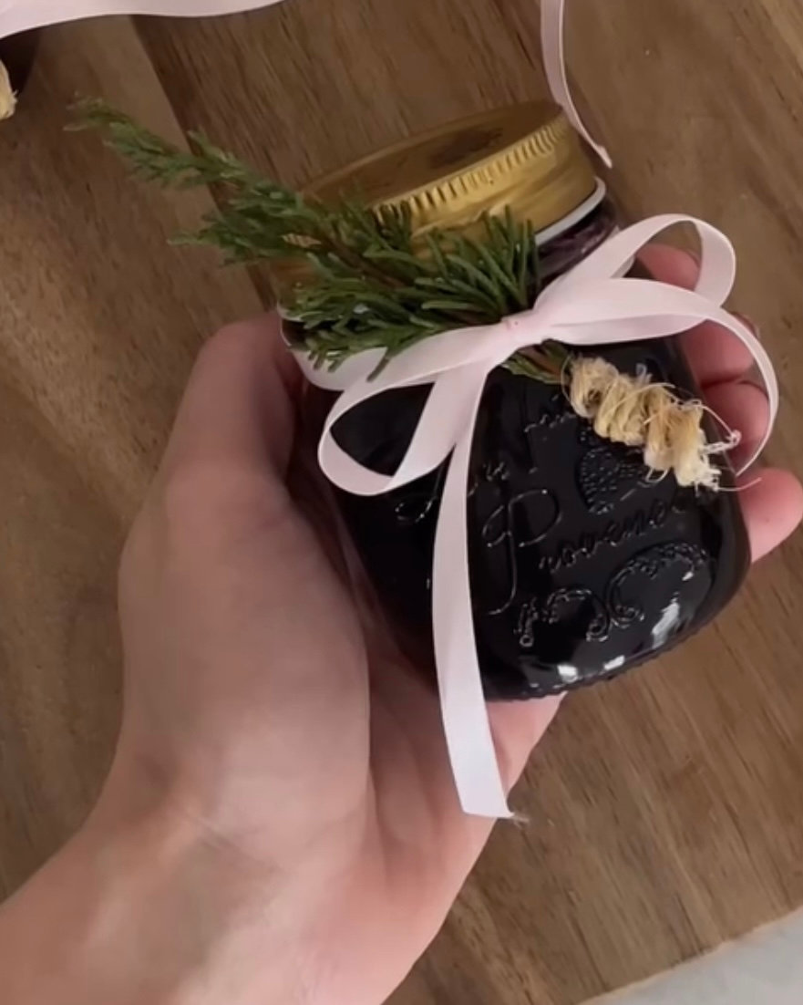 How to Make Charming Holiday Homemade Jam Jars - STYLE IN THE NOW